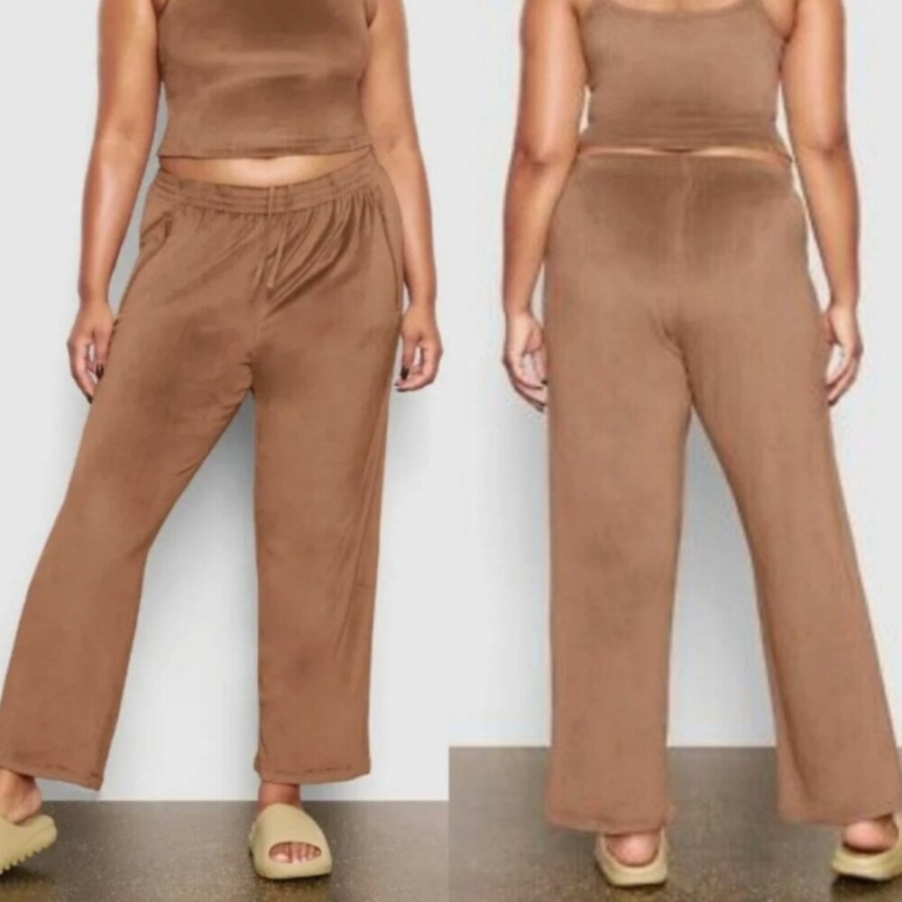 Skims Velour Track Pants - Picture 10 of 11